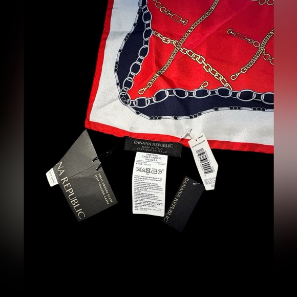 Banana Republic Chain Print Scarf in Red and Navy 100% Silk Made in Italy NWT - Picture 2 of 4